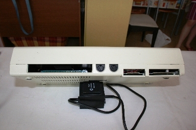 Commodore VIC-20 : Vista trasera