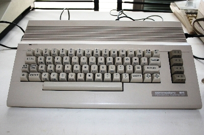 Commodore C64C : Vista frontal