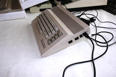 Commodore C64C : Vista lateral