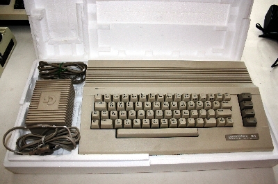 El C64C en su envoltorio de corcho