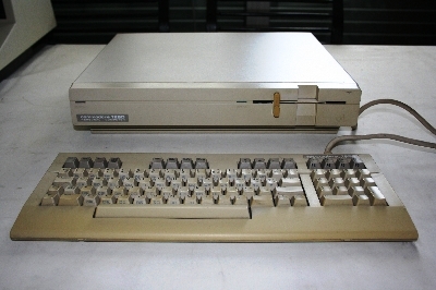 Commodore 128D : Vista frontal