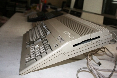 Commodore A-500 Plus : Vista lateral