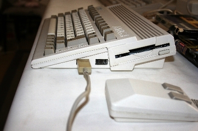 Commodore A600HD : Vista lateral