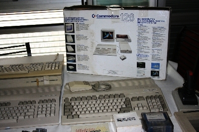 Segunda unidad de Commodore 128 en su caja