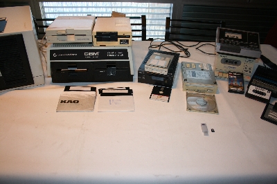 Unidades y discos de distintos tamaos, unidad de CD y unidades de cinta
