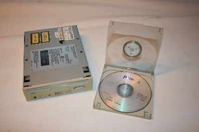 Unidad de CD y la caja donde se introducan los discos